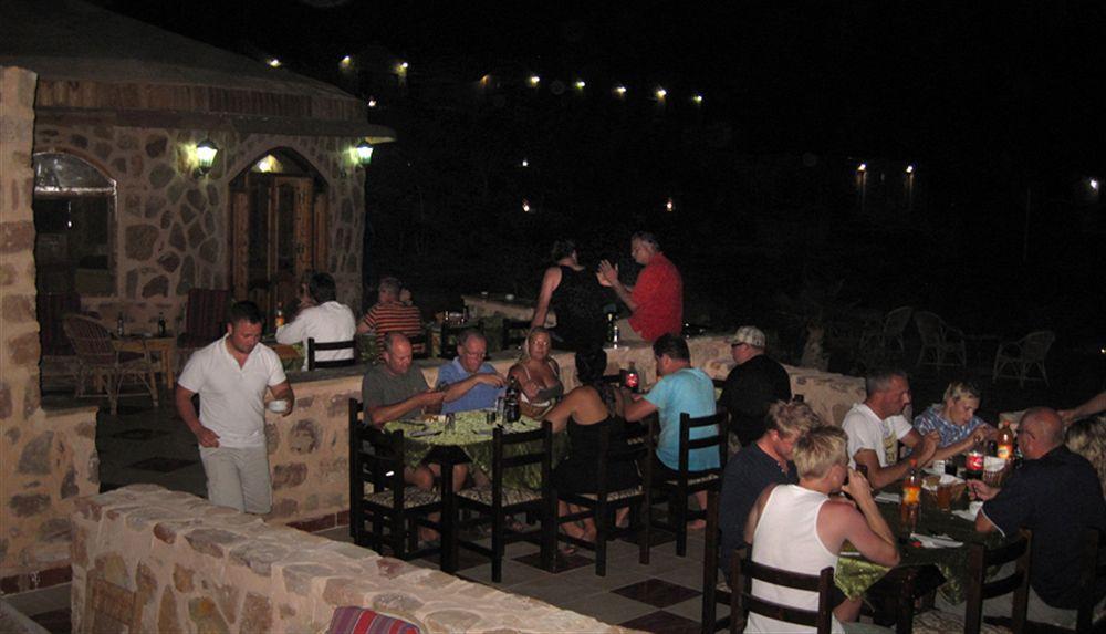 Roots Red Sea Hotel El Qoseir Bagian luar foto