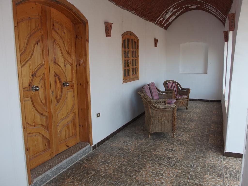 Roots Red Sea Hotel El Qoseir Bagian luar foto