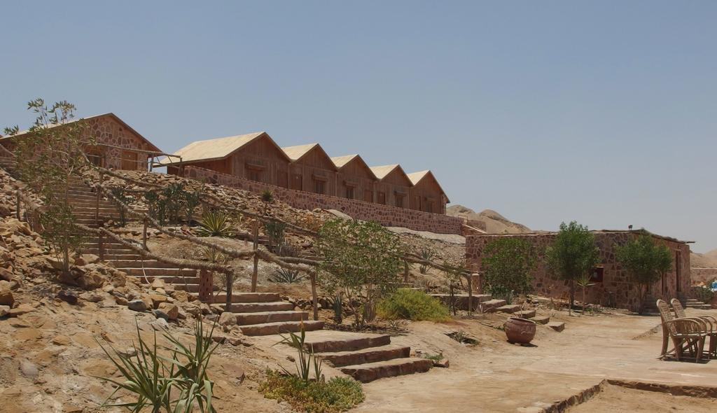 Roots Red Sea Hotel El Qoseir Bagian luar foto