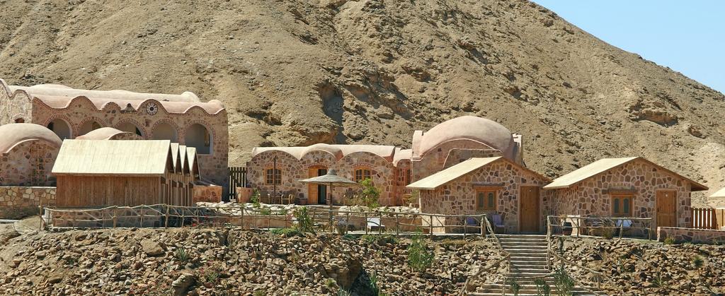 Roots Red Sea Hotel El Qoseir Bagian luar foto
