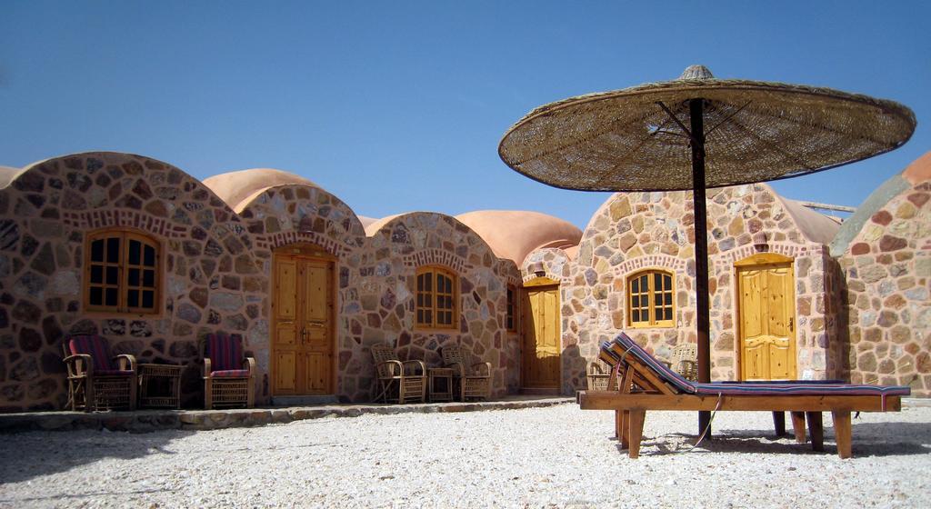 Roots Red Sea Hotel El Qoseir Bagian luar foto
