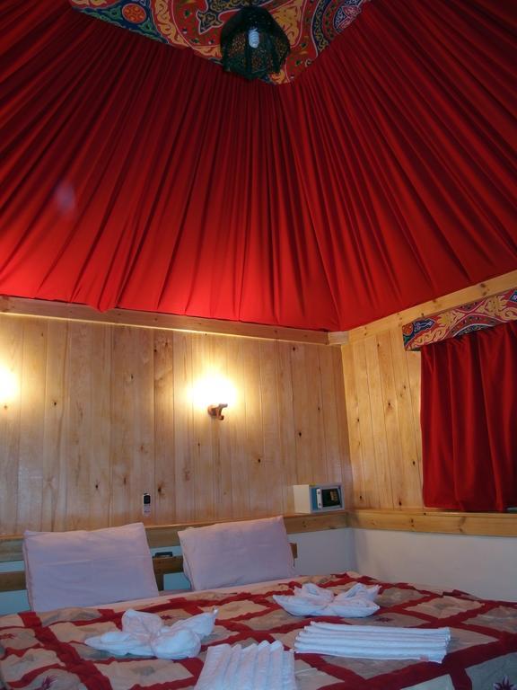 Roots Red Sea Hotel El Qoseir Bagian luar foto