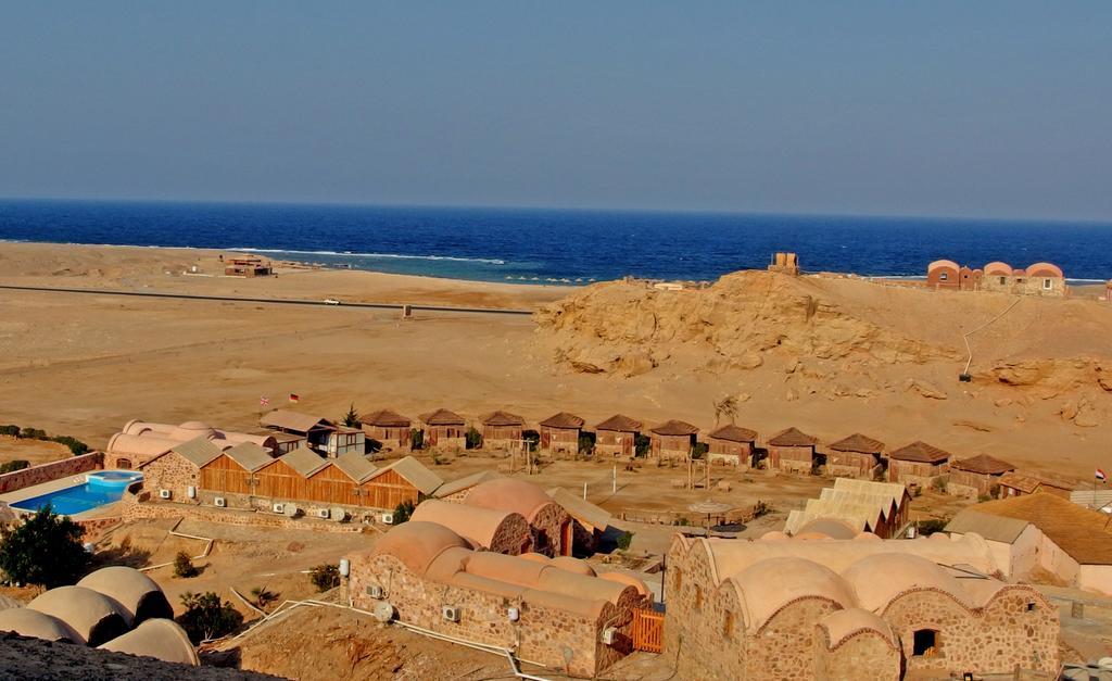 Roots Red Sea Hotel El Qoseir Bagian luar foto