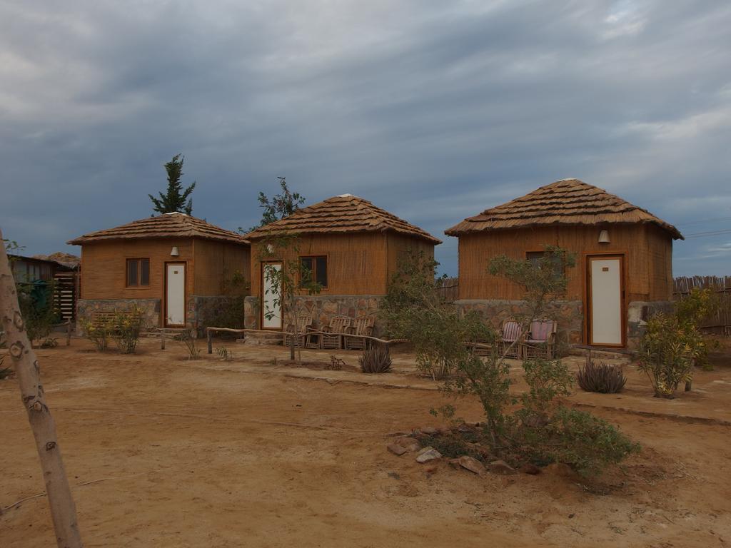Roots Red Sea Hotel El Qoseir Bagian luar foto