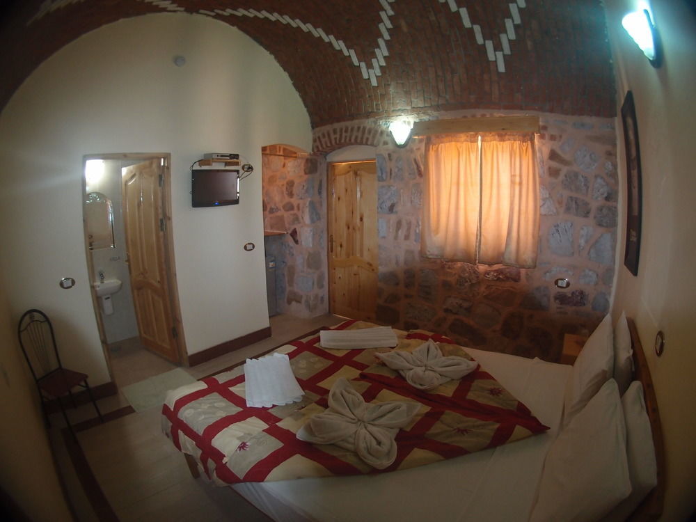 Roots Red Sea Hotel El Qoseir Bagian luar foto