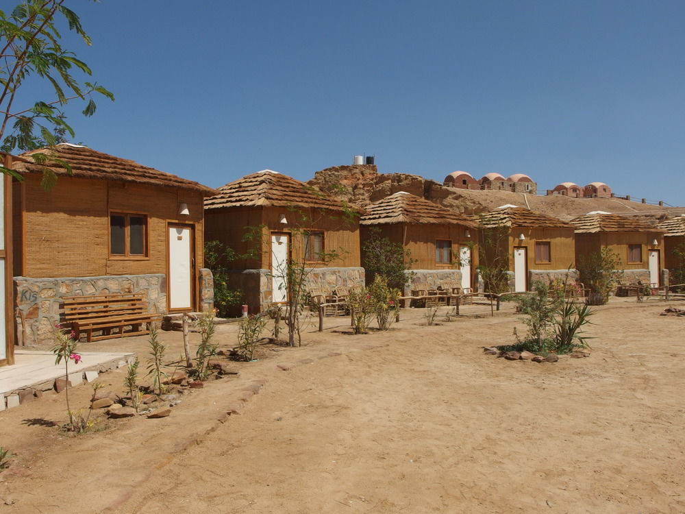 Roots Red Sea Hotel El Qoseir Bagian luar foto